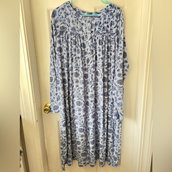 Aria fleece nightgown. Plus size 4X - Picture 1 of 5